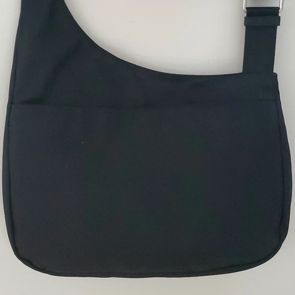 Tumi Pucket E/W Flap Crossbody Messenger Bag in Black/Silver/Leather…